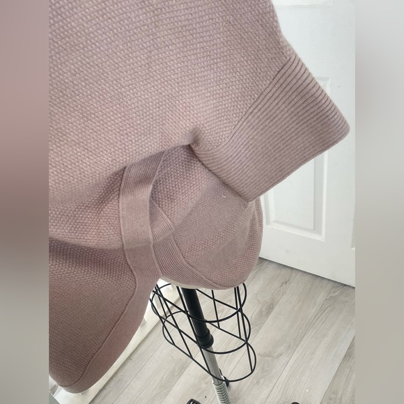 White House black market, tan/beige Sweater with Pockets. - Picture 9 of 13